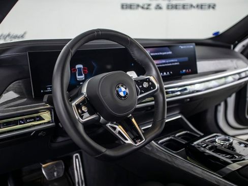 Used 2025 BMW 760i xDrive w/ Executive Package AWD/4WD image 16