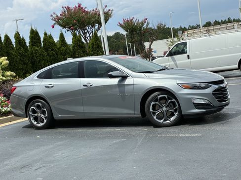 Used 2024 Chevrolet Malibu LT FWD image 3