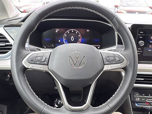 New 2026 Volkswagen Taos SE image 16