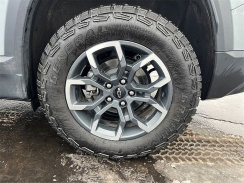 Used 2025 Chevrolet Equinox ACTIV w/ LPO, Floor Liner Package image 36