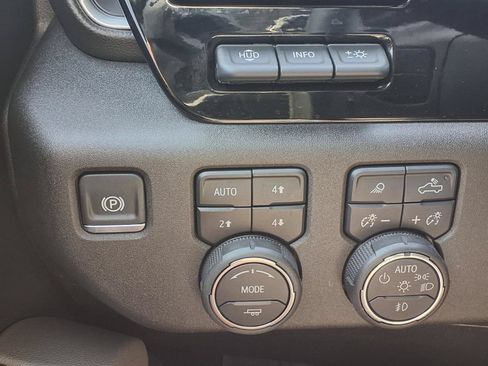 Used 2025 Chevrolet Silverado 2500 ZR2 w/ Technology Package AWD/4WD image 19