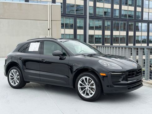 Certified 2026 Porsche Macan AWD/4WD image 9