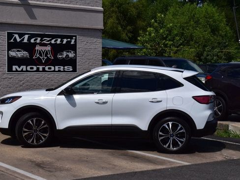 Used 2021 Ford Escape SE w/ SE Sport Appearance Package AWD/4WD image 4