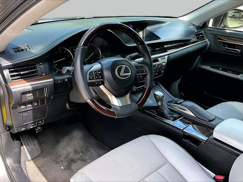Used 2017 Lexus ES 350 w/ Luxury Package FWD image 17