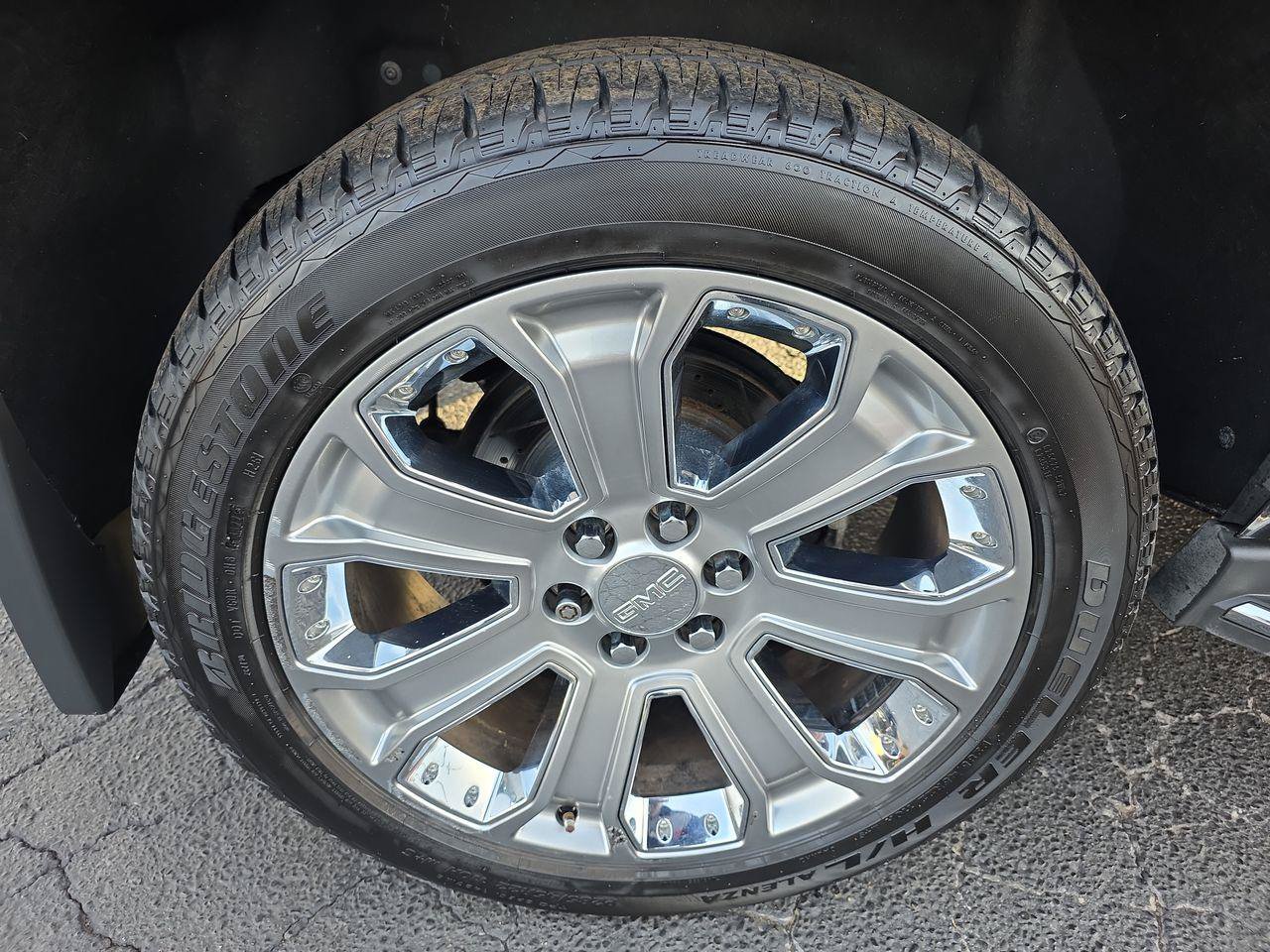 Used 2015 GMC Yukon Denali w/ Touring Package AWD/4WD image 17