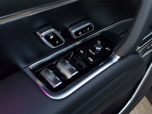 New 2025 Land Rover Range Rover SE image 10