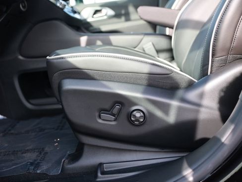 New 2026 Chrysler Pacifica Limited image 14