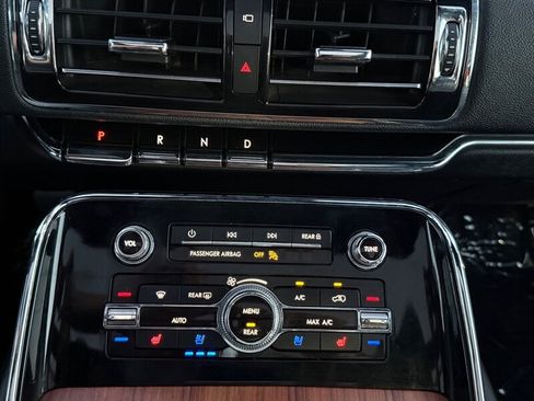 Used 2020 Lincoln Navigator L Reserve w/ Equipment Group 208A Reserve AWD/4WD image 46