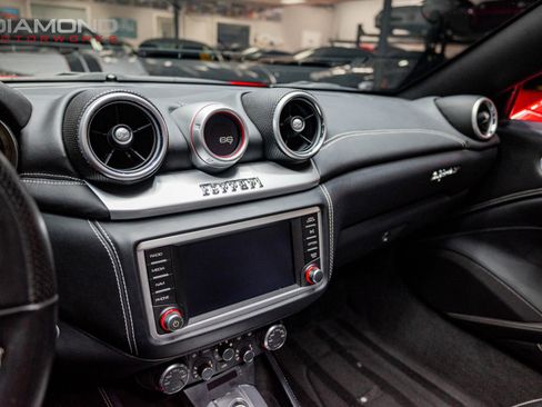 Used 2015 Ferrari California T image 88