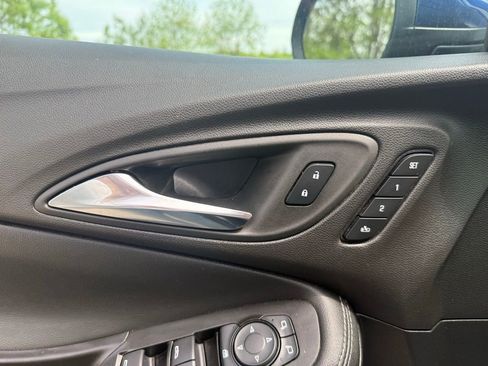 Used 2023 Buick Encore GX Essence FWD image 25
