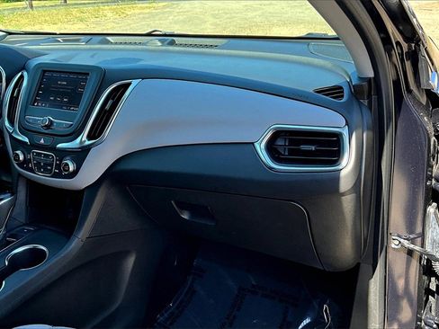 Used 2021 Chevrolet Equinox LT w/ Driver Convenience Package image 19