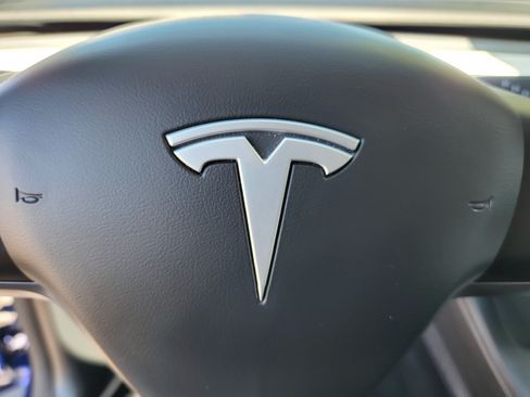 Used 2025 Tesla Model Y Long Range AWD/4WD image 8