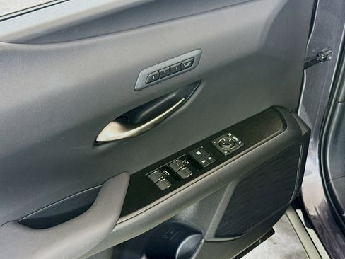 Used 2023 Lexus UX 250h F Sport image 20