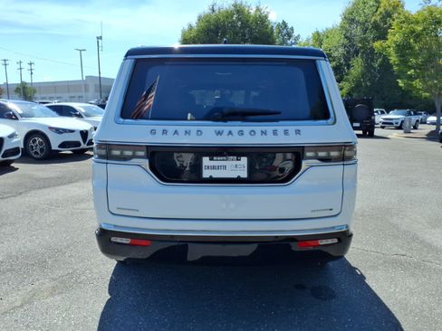 Used 2023 Jeep Grand Wagoneer Series III AWD/4WD image 18