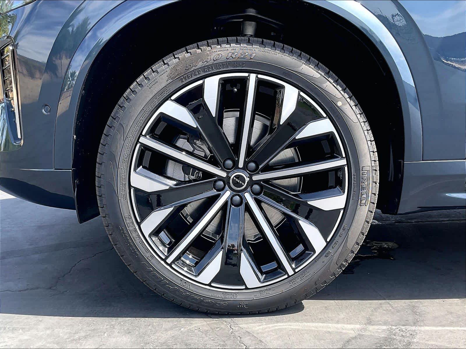 New 2027 Volvo XC90 B5 Plus AWD/4WD image 14