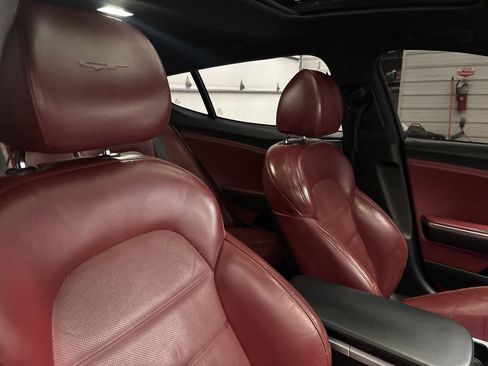 Used 2018 Kia Stinger GT2 image 26