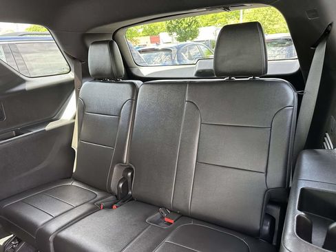 Used 2023 Chevrolet Traverse LT AWD/4WD image 9