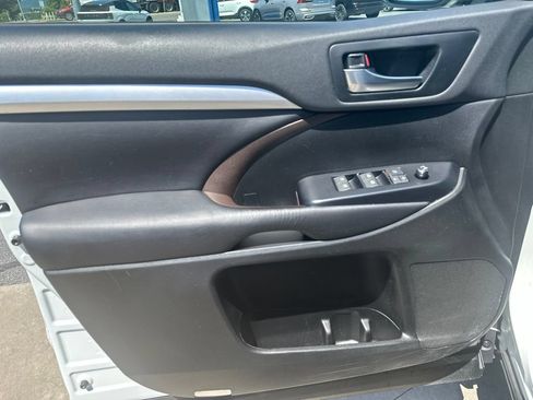 Used 2019 Toyota Highlander XLE AWD/4WD image 20