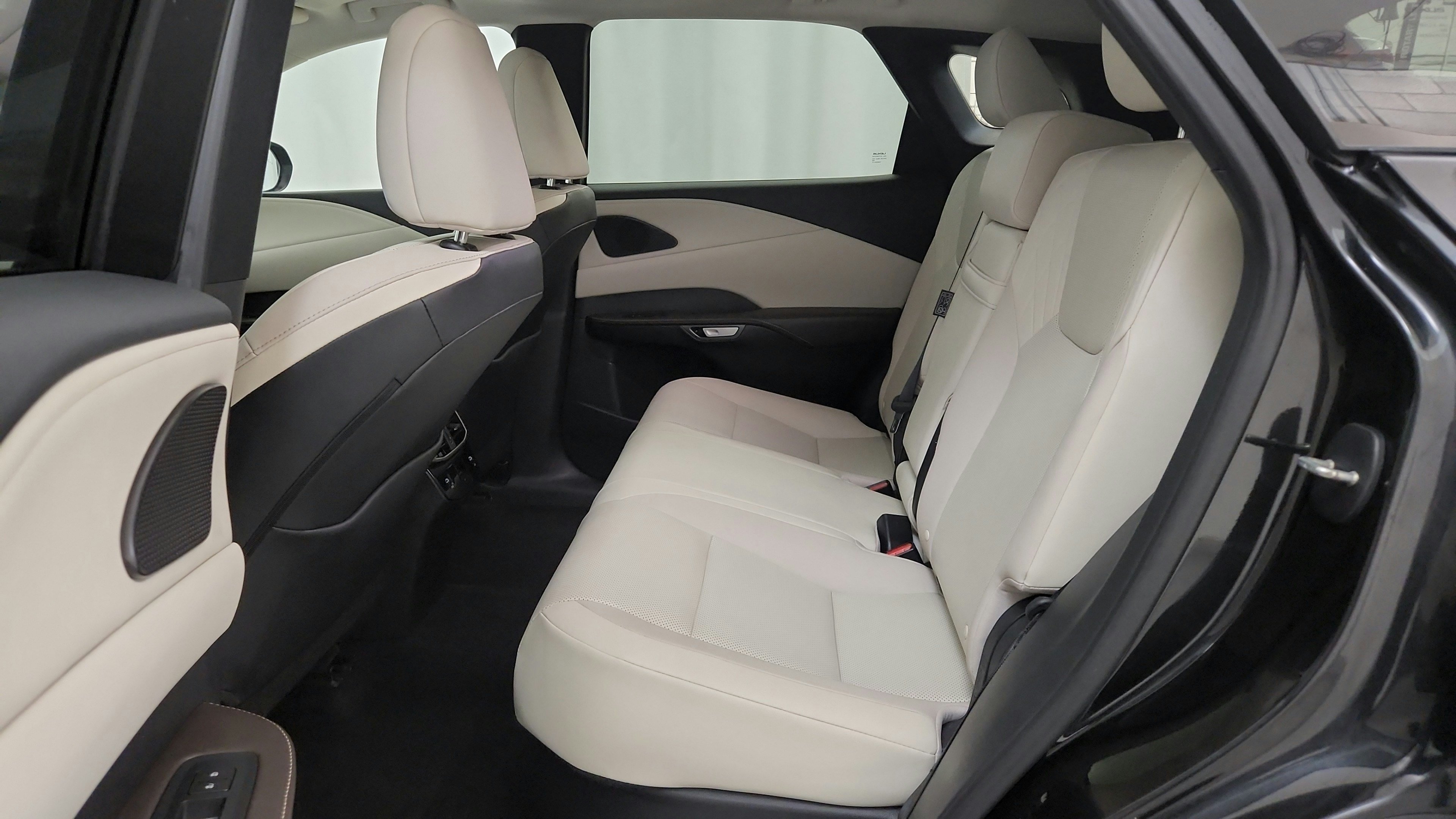 Used 2023 Lexus RX 350 Premium w/ Accessory Package AWD/4WD image 27
