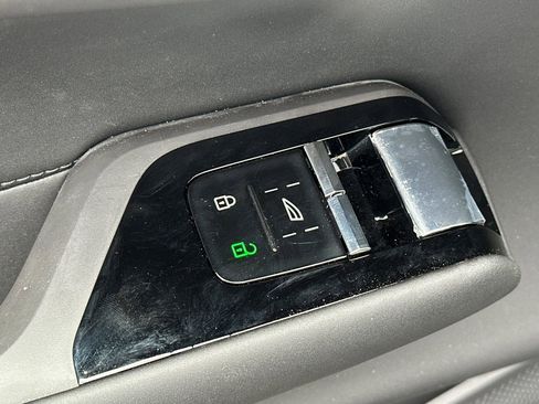 New 2025 Volvo EX90 Ultra image 15