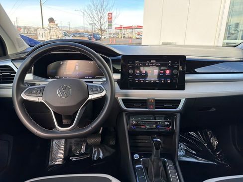 Certified 2025 Volkswagen Taos SE image 14