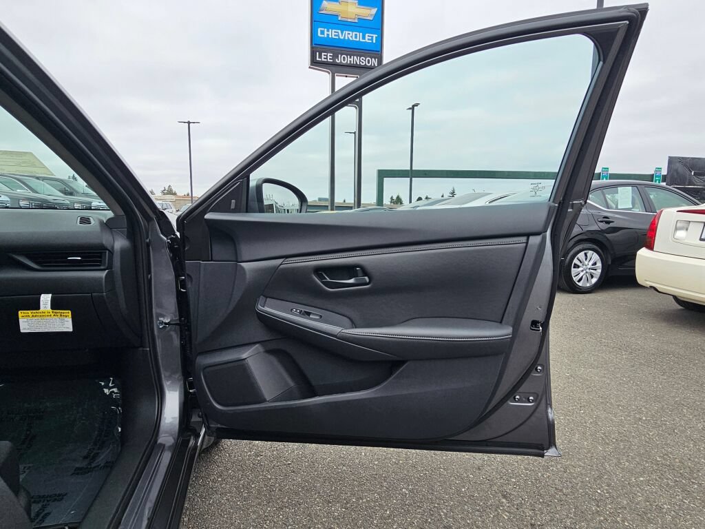 Used 2025 Nissan Sentra S FWD image 30