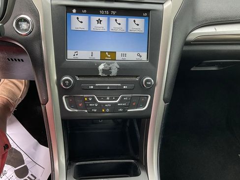Used 2018 Ford Fusion SE w/ Fusion SE Technology Package FWD image 21