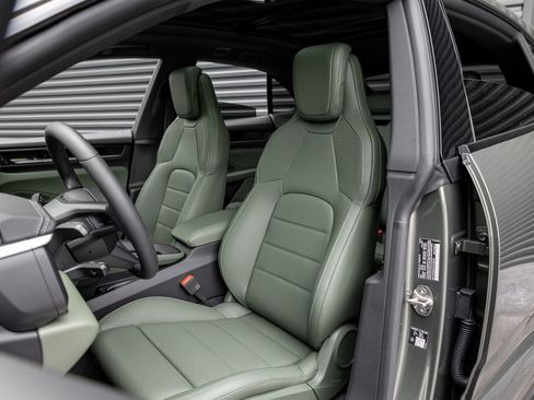 New 2026 Porsche Macan Electric RWD image 5
