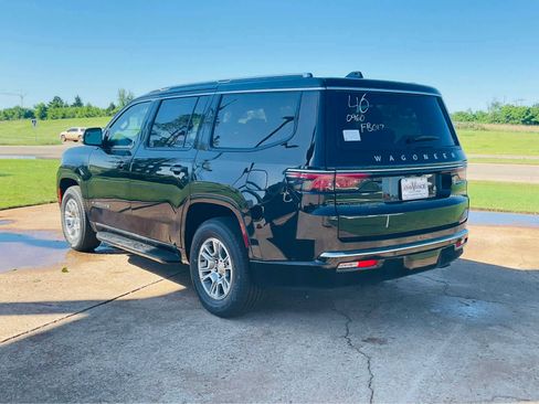 Used 2024 Jeep Wagoneer 4WD image 5