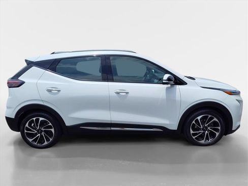 Used 2022 Chevrolet Bolt EUV Premier w/ Sun & Sound Package FWD image 6