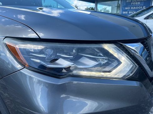 Used 2017 Nissan Rogue SL w/ SL Premium Package FWD image 11