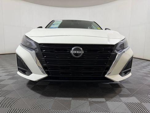 Used 2025 Nissan Altima 2.5 SV FWD image 5