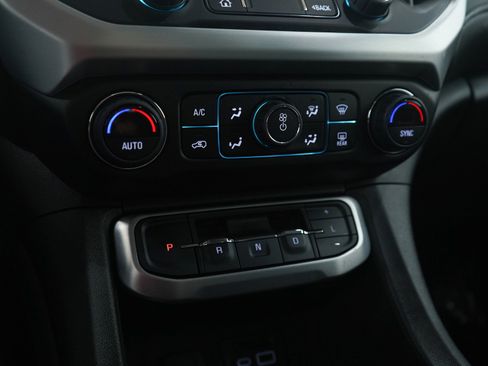 Used 2022 GMC Acadia SLT w/ Preferred Package image 25