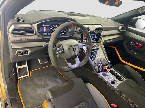Used 2024 Lamborghini Urus Performante AWD/4WD image 9