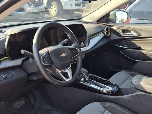 Used 2025 Chevrolet Trax LT w/ Driver Confidence Package FWD image 8