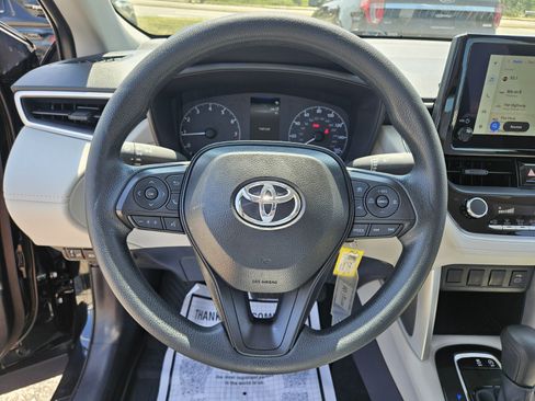 Used 2025 Toyota Corolla Cross L AWD/4WD image 25