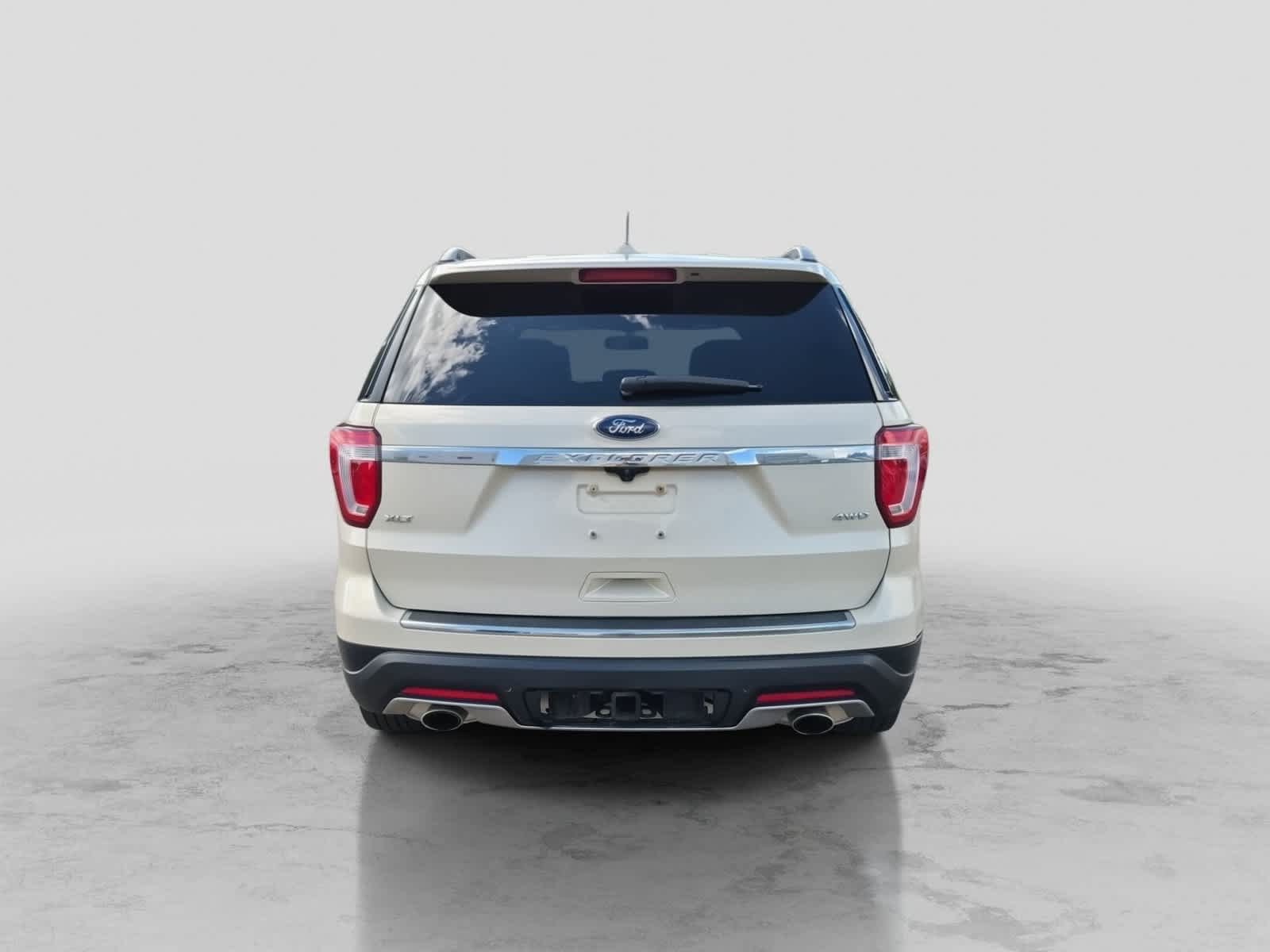 Used 2018 Ford Explorer XLT w/ Equipment Group 202A AWD/4WD image 7