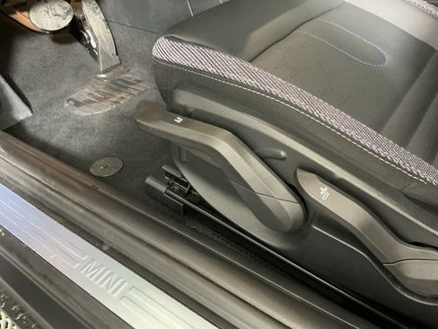 Certified 2025 MINI Cooper 2-Door Hardtop FWD image 18