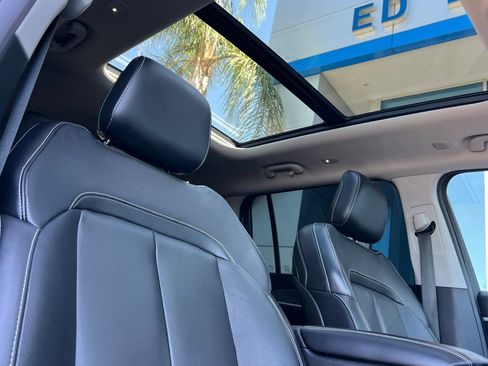 Used 2022 Jeep Grand Cherokee L Limited RWD image 23