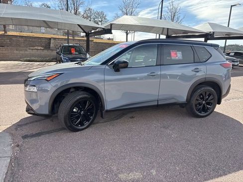 Used 2023 Nissan Rogue SV w/ SV Premium B Package image 4