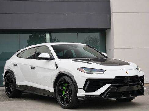 Used 2024 Lamborghini Urus Performante AWD/4WD image 1