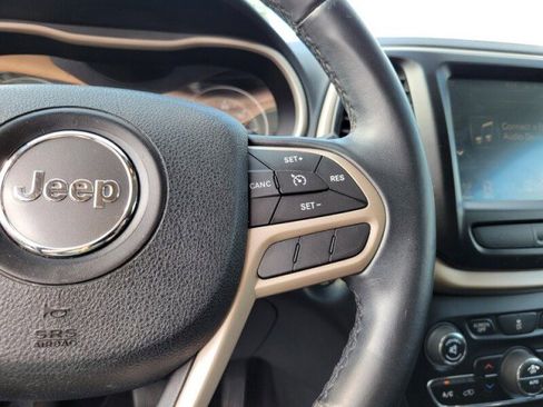 Used 2017 Jeep Cherokee Latitude w/ Comfort/Convenience Group FWD image 13
