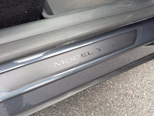 Used 2023 Tesla Model Y Long Range AWD/4WD image 16