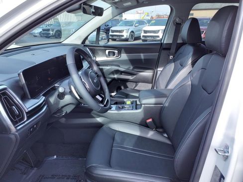 Used 2025 Kia Sorento EX w/ EX Panoramic Sunroof Package image 14
