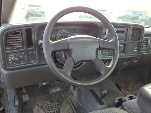 Used 2004 Chevrolet Silverado 2500 W/T AWD/4WD image 12