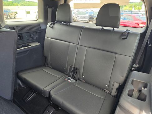 Used 2025 Hyundai Santa Fe Limited AWD/4WD image 10