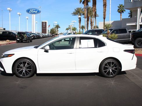 Used 2022 Toyota Camry SE w/ Convenience Package image 4