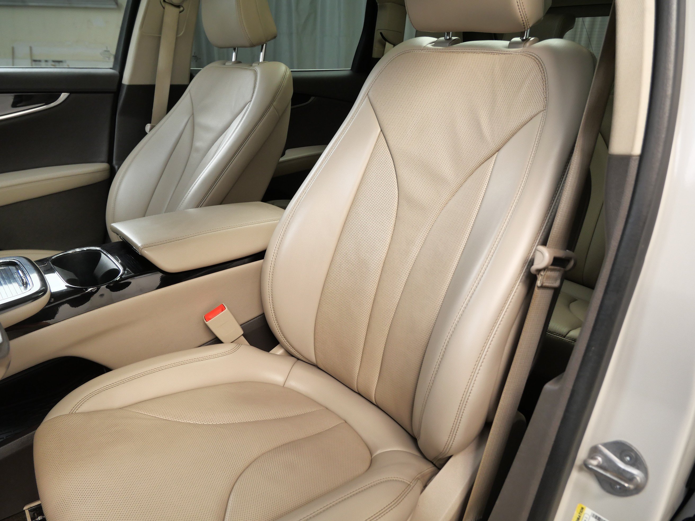 Used 2022 Lincoln Nautilus Reserve w/ Luxury Package AWD/4WD image 3