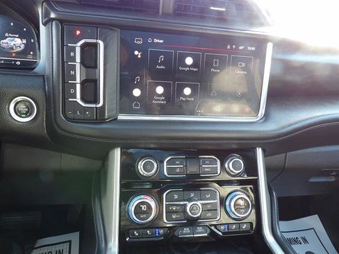 Certified 2022 GMC Yukon XL Denali w/ Denali Premium Package AWD/4WD image 18