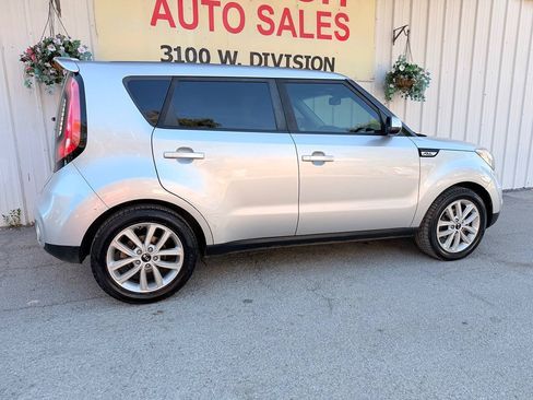 Used 2017 Kia Soul + FWD image 3